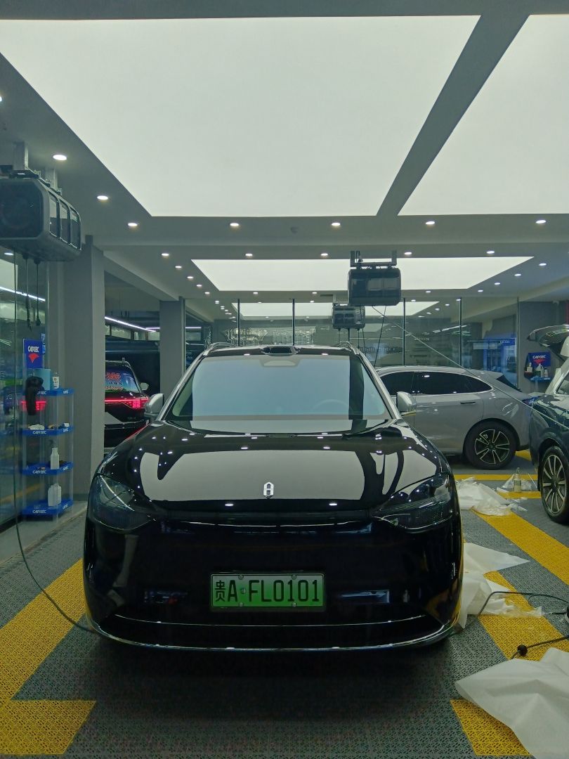赛力斯问界m9装贴稀拓系列太阳膜75/稀拓系列太阳膜15