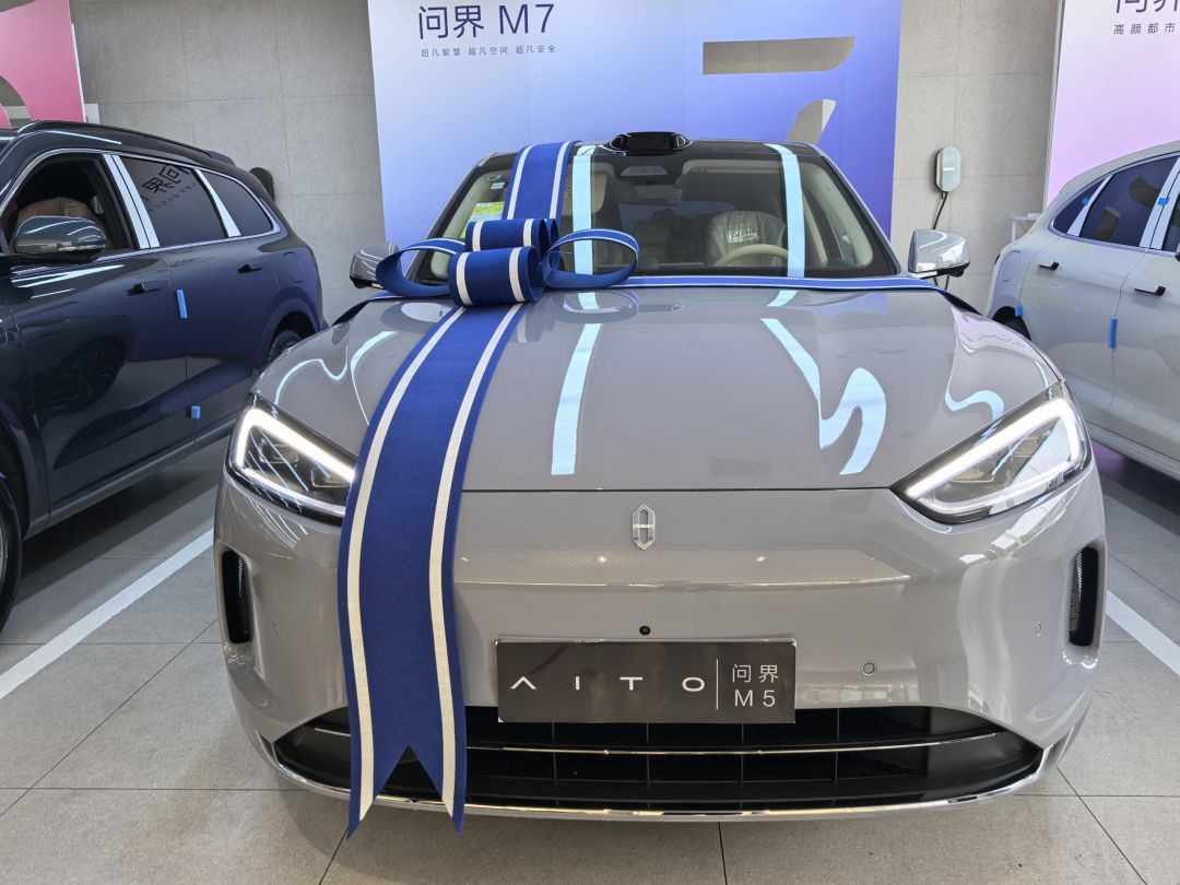赛力斯问界M5装贴稀拓系列太阳膜75/稀拓系列太阳膜35
