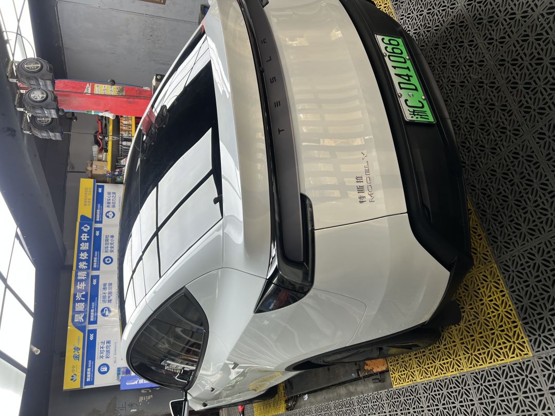 特斯拉Model Y装贴B7-铂金系列车衣7.5