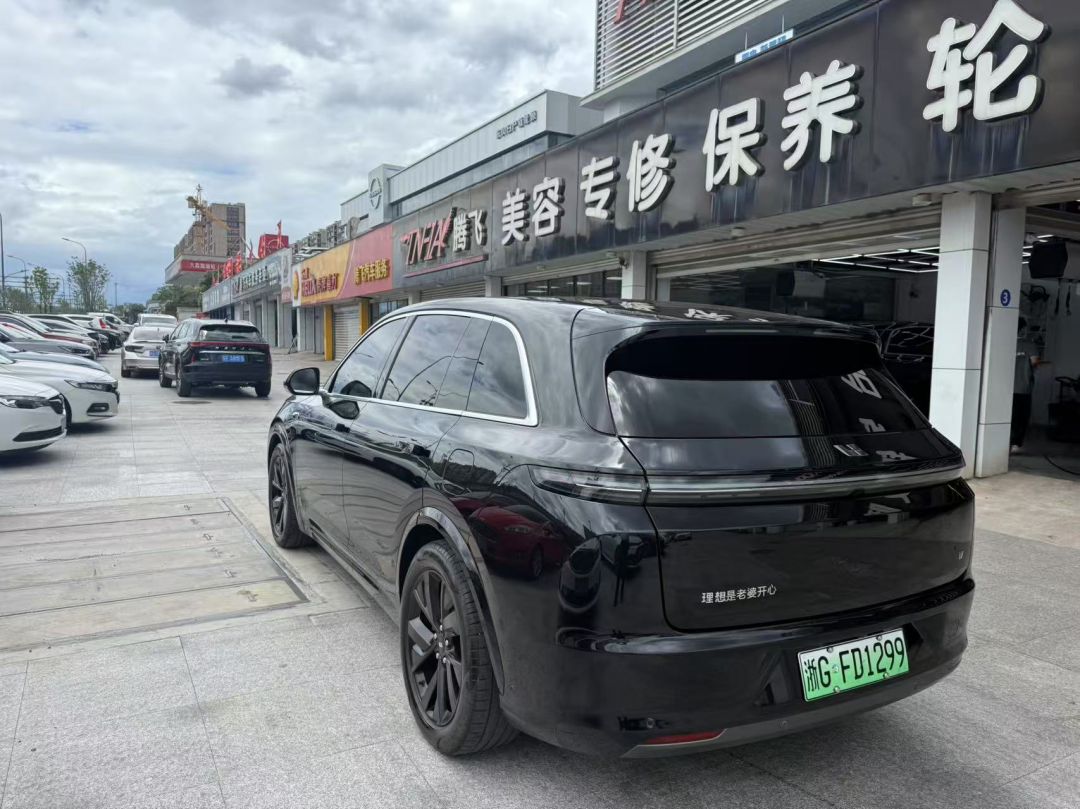 理想L7装贴稀拓系列太阳膜75