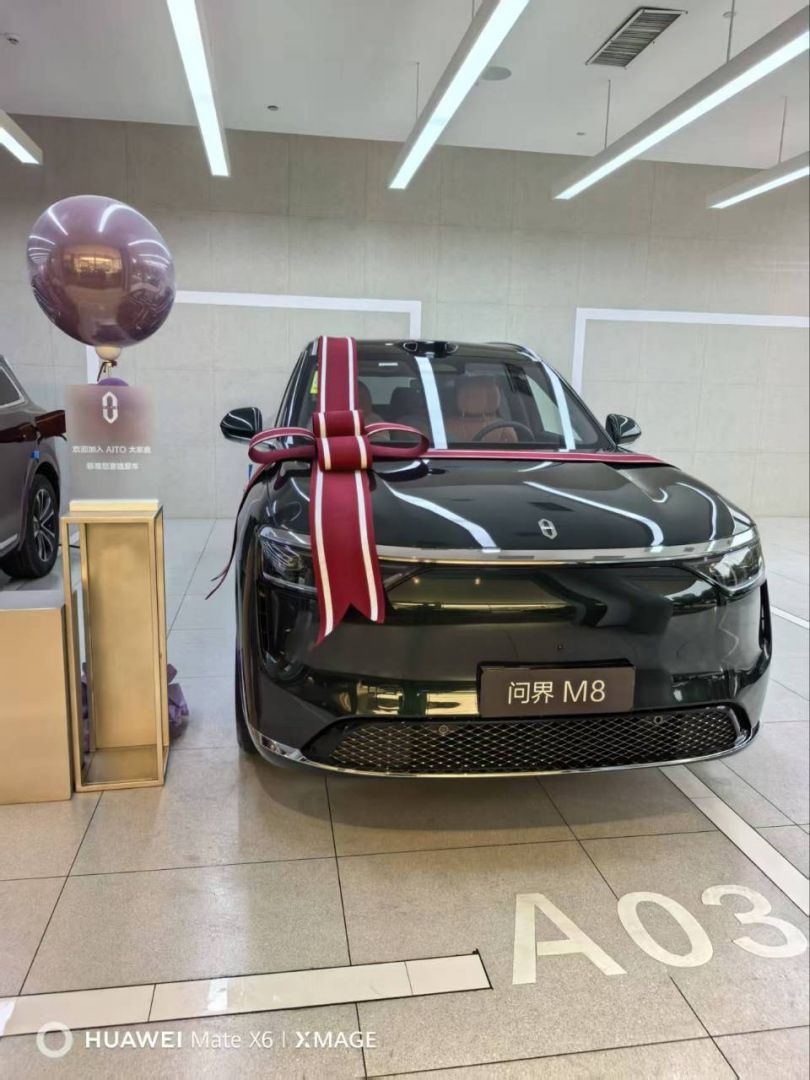 赛力斯问界M8装贴稀拓系列太阳膜75/稀拓系列太阳膜35