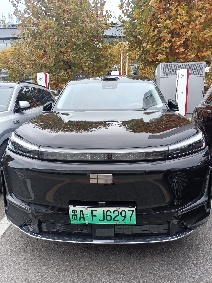 吉利银河m9装贴稀拓系列太阳膜75/稀拓系列太阳膜15