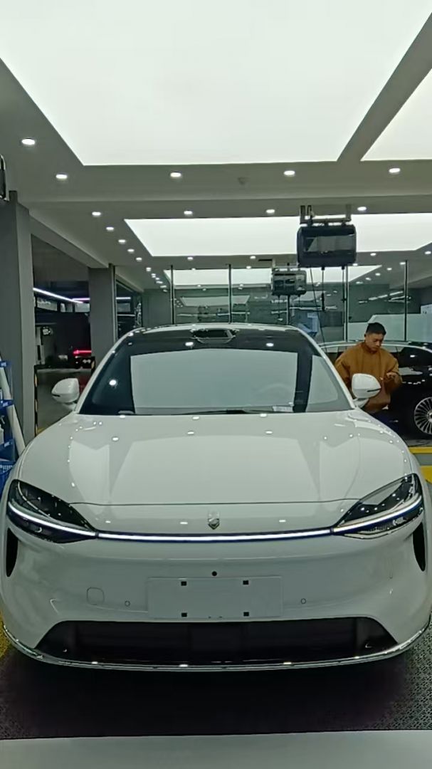 奇瑞智界R7装贴M6-钻石系列车衣6.5