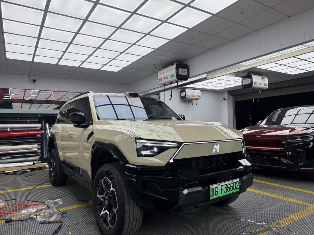 猛士猛士M817装贴睿耀系列太阳膜（非吸热型5G膜）70				/睿耀系列太阳膜（非吸热型5G膜）30				