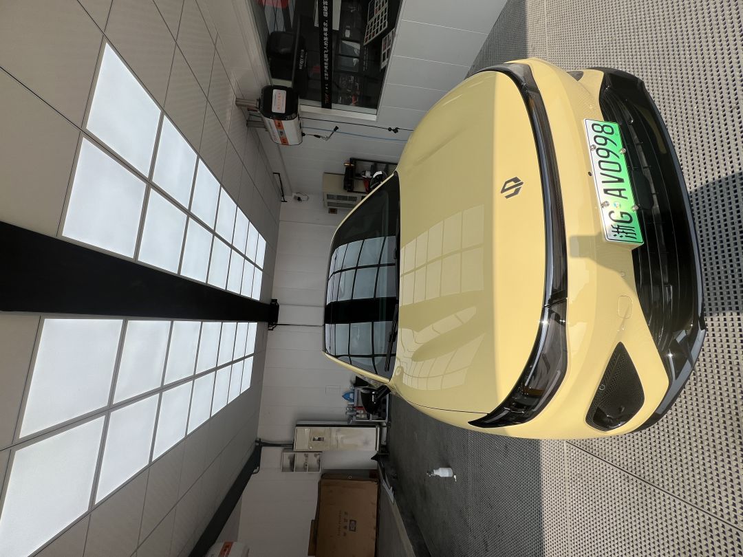 零跑Lafa5装贴稀拓系列太阳膜75/稀拓系列太阳膜15