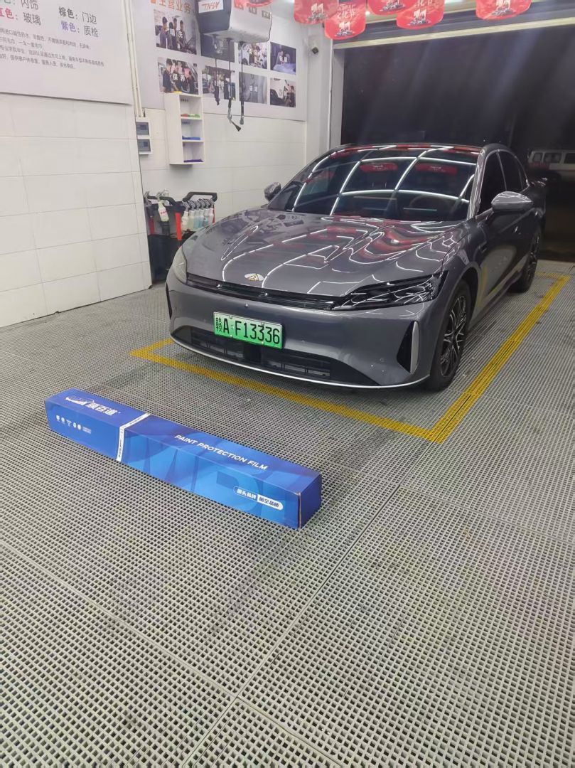 奇瑞风云A9L装贴稀拓系列太阳膜75/稀拓系列太阳膜35