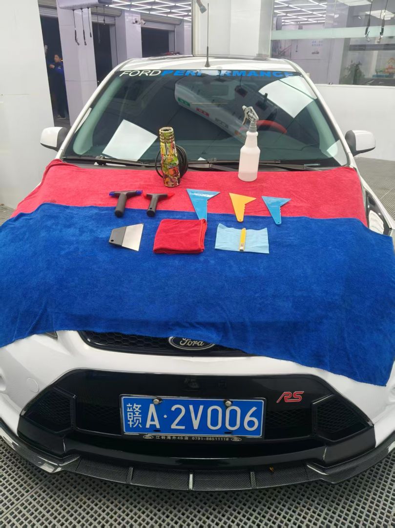 福特福克斯装贴稀拓系列太阳膜75/稀拓系列太阳膜15