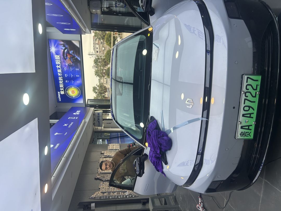 领跑B01装贴稀拓系列太阳膜75/稀拓系列太阳膜15