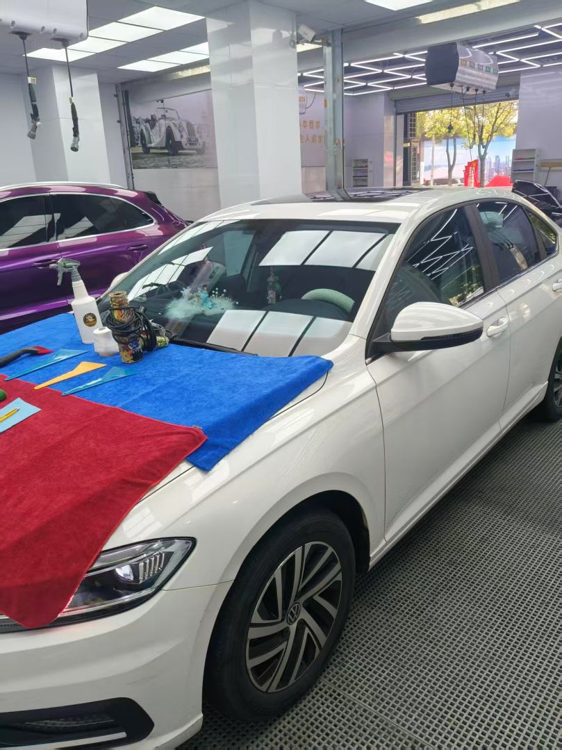 大众朗逸装贴稀拓系列太阳膜75/稀拓系列太阳膜35